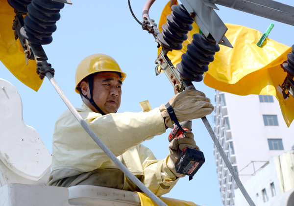 <strong>帶電絕緣化涂層機(jī)器人</strong>